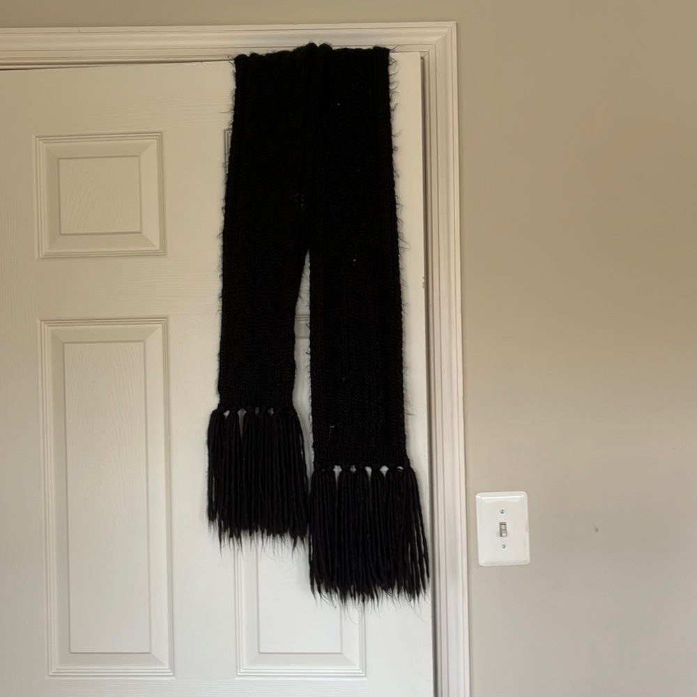 Black knit scarf